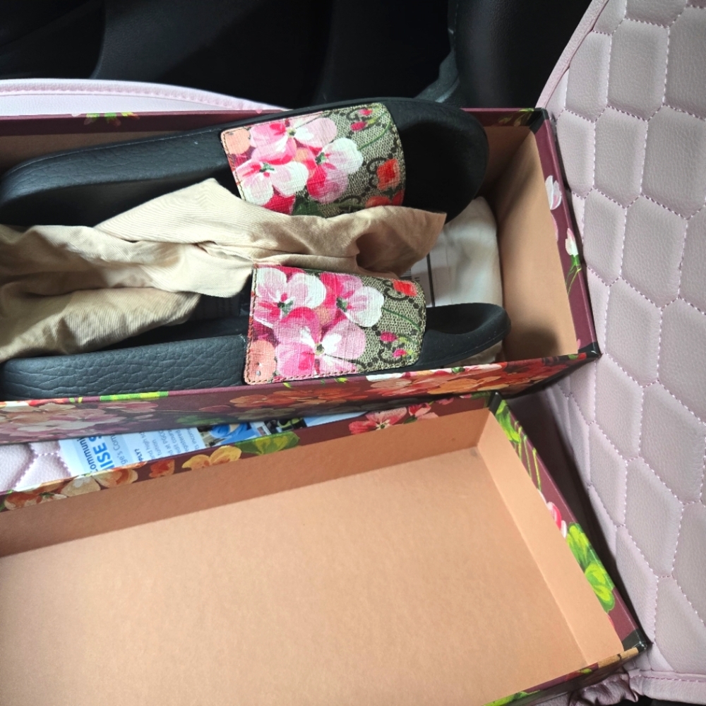 Authentic Gucci GG Bloom women's slide sandal Comes With The Box